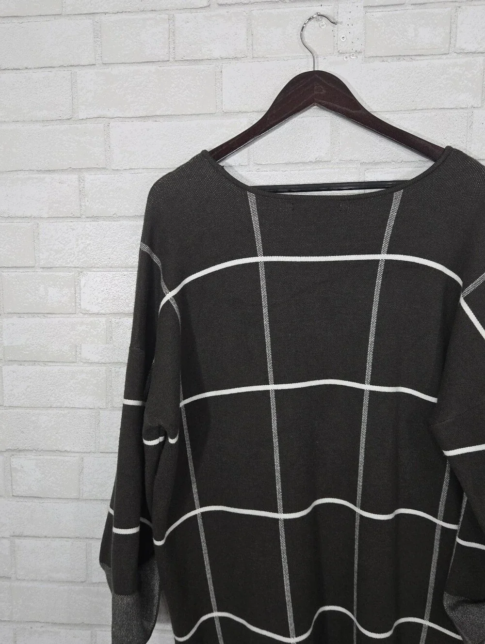 Tahari sweater